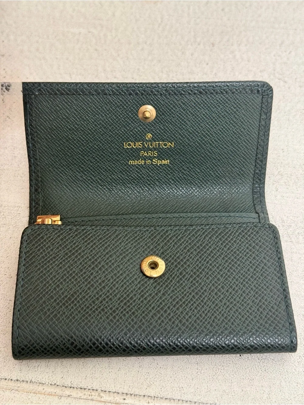 LOUIS VUITTON Taiga Leather 6 Key Holder